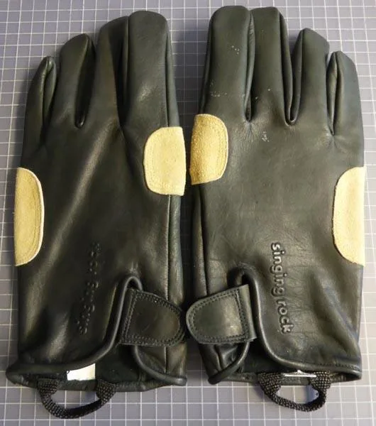 Climbing gloves