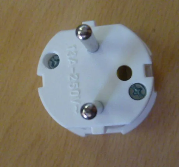 Travel plug adapter