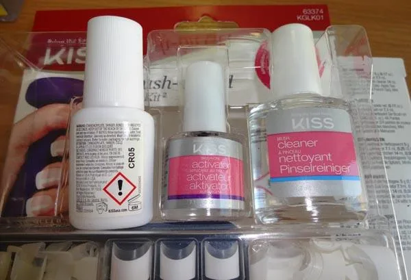 Artificial nails kit