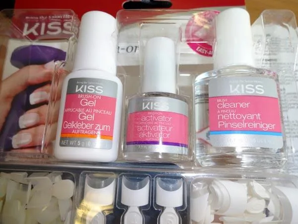 Artificial nails kit