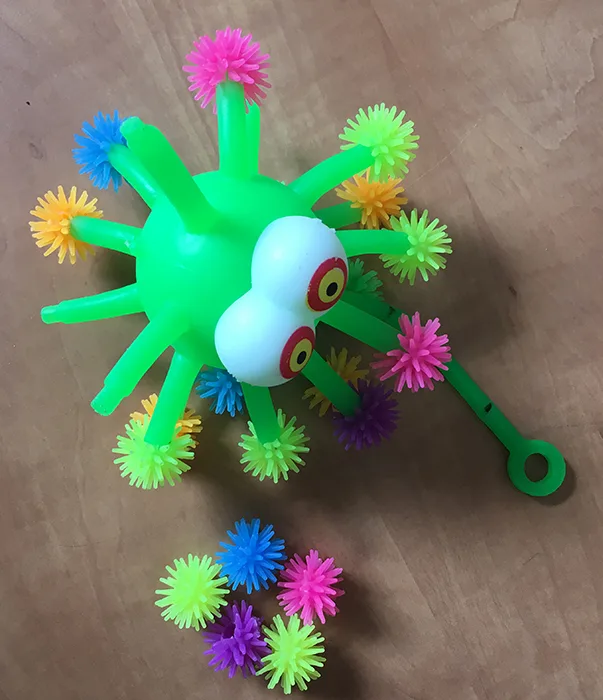 Puffer ball with elastic cord