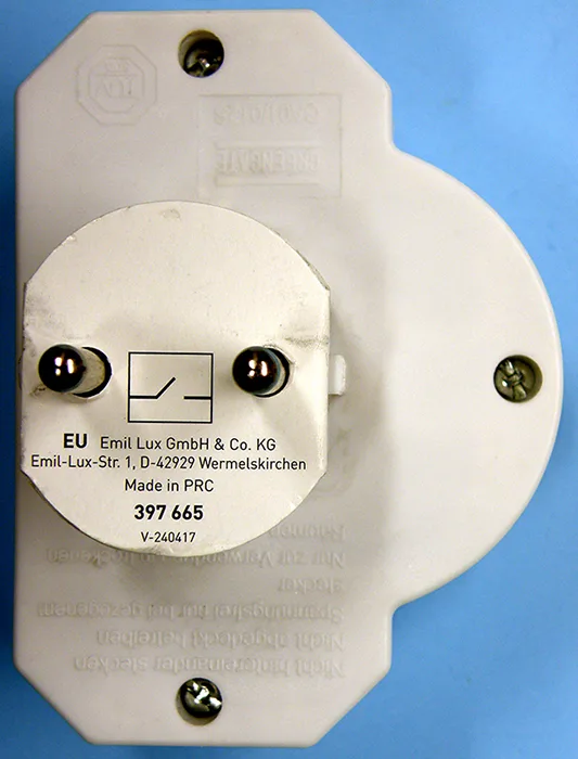 Three-sockets extension with a switch