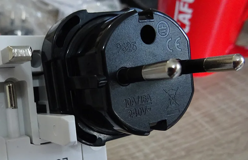 Travel adaptor