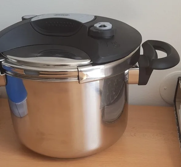Pressure cooker