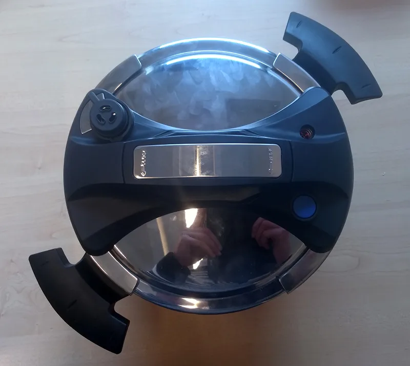 Pressure cooker