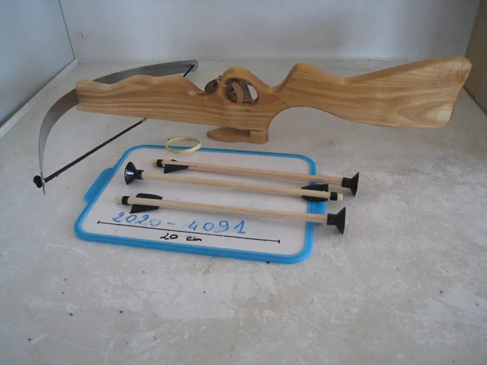 Toy crossbow set