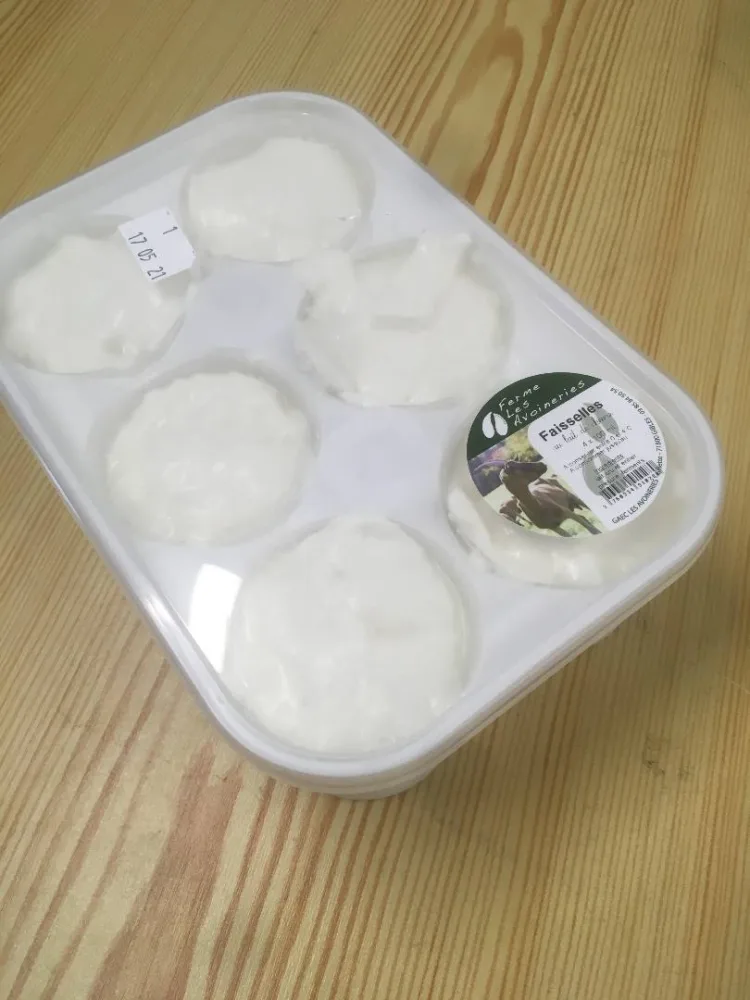 Faisselles au lait de chèvre et de mélange