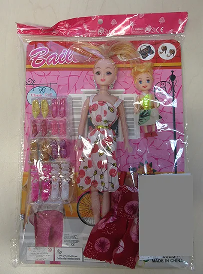 Set of plastic dolls with accessories