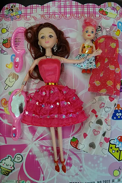 Set of plastic dolls with accessories