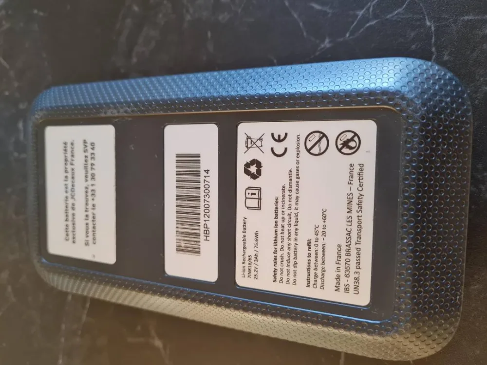 Batterie rechargeable li-ion utilisée sur les vélos hybrides en libre-service louée par le distributeur aux utilisateurs finaux (tous connus individuellement)