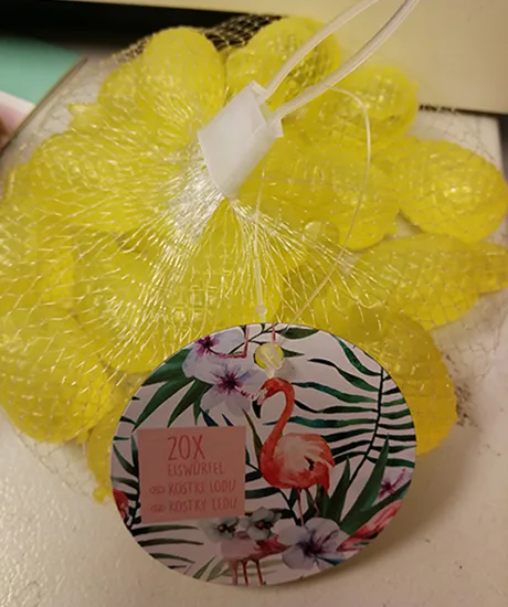 Plastic reusable ice cubes