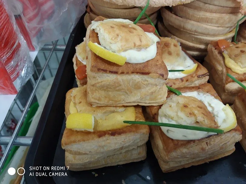 Plusieurs préparation traiteur: bouchée safranée / bouchée de la mer / quiches / blanquette et paupiette de veau