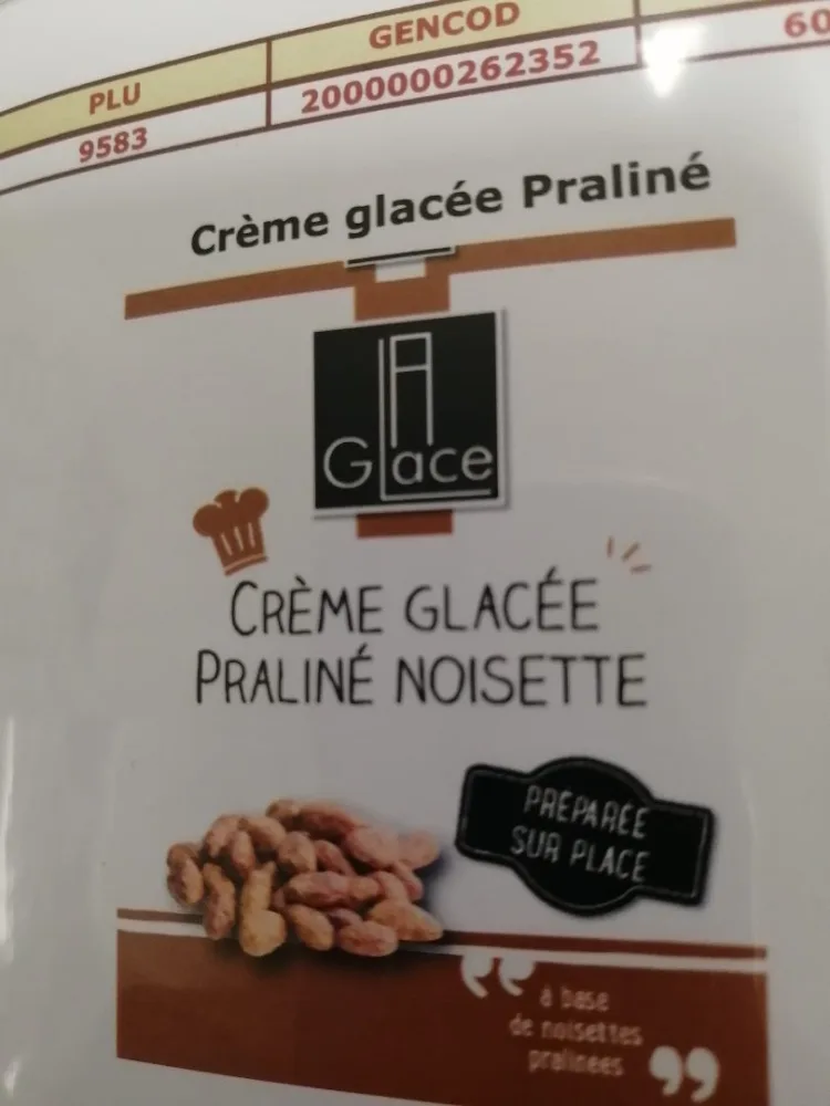 Crème glacée foret noire, crème glacée fromage blanc, crème glacée pistache, crème glacée praline, crème glacée tiramisu