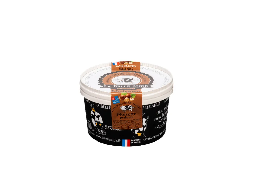 Crèmes glacées 550 ml : miel de garrigue amande, noisette pralinée avec éclats de noisette pralinée, noix avec morceaux de figue, pistache aux éclats de pistaches grillés, plombières.
