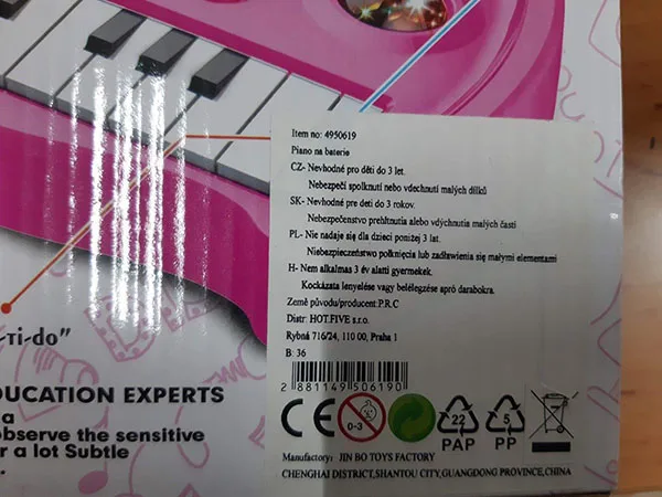 Battery-operated toy piano