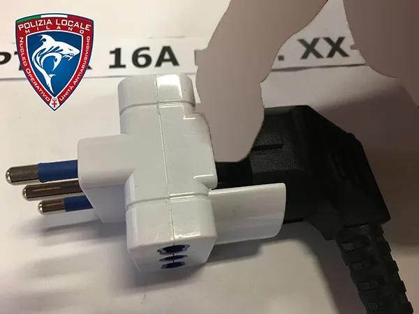 Multi-socket adaptor
