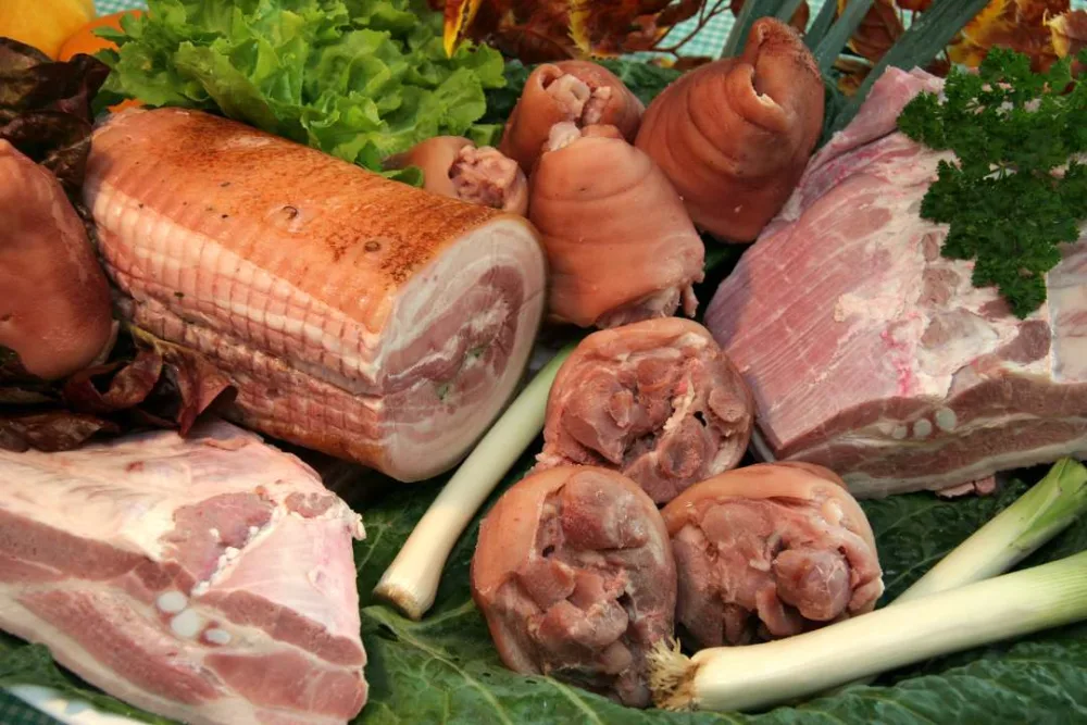 Pain de côte - poitrine roulée - jambons cuits