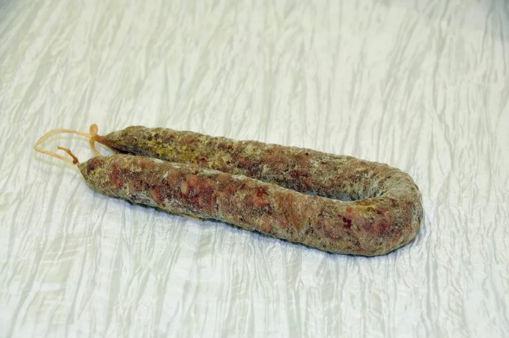 Saucisse sèche aux olives poivrons, ou figues, ou bleu de gex ou courbe nature ou saucisson sec ou rosette
