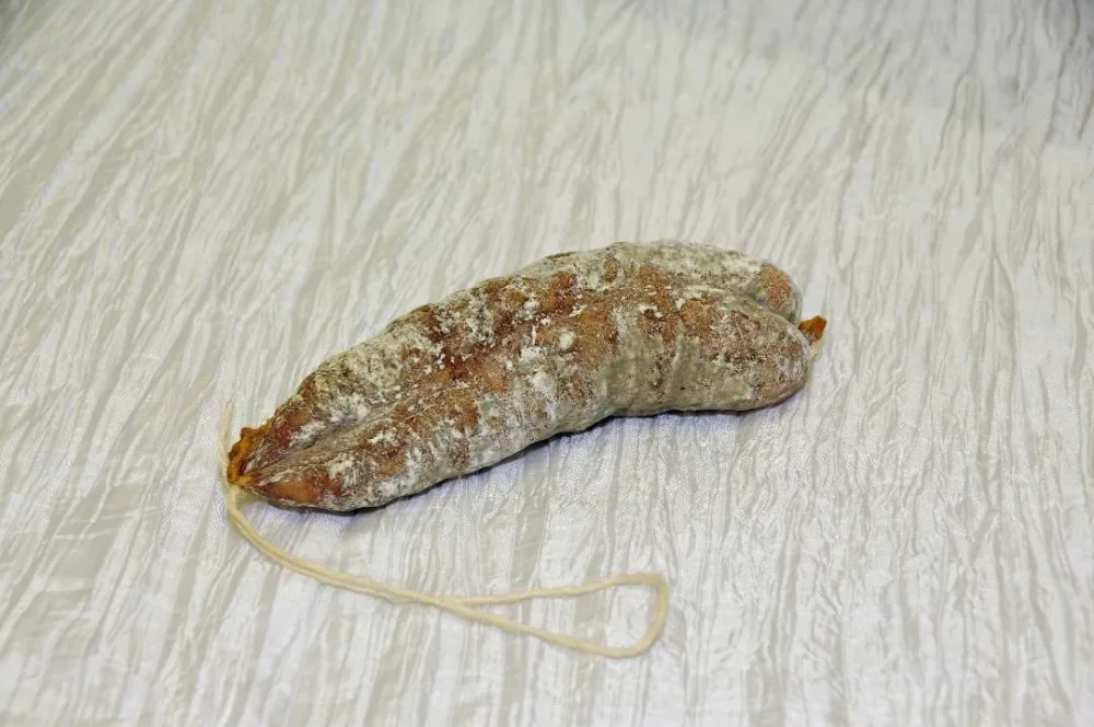 Saucisse sèche aux olives poivrons, ou figues, ou bleu de gex ou courbe nature ou saucisson sec ou rosette