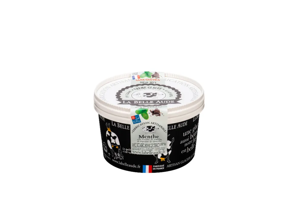 Crèmes glacées 550 ml : café 100% arabica, caramel à la crème et fleur de sel de gruissan, chocolat, marron avec morceaux de marron glacé, menthe avec feuilles de menthe et copeaux de chocolat.