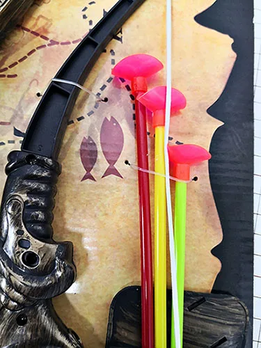 Toy bow and arrow set