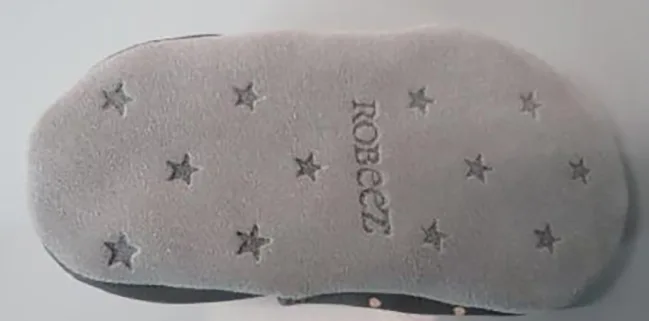 Baby's shoes