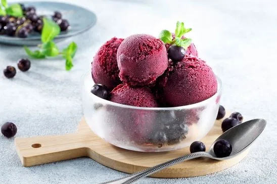 Sorbet plein fruit cassis