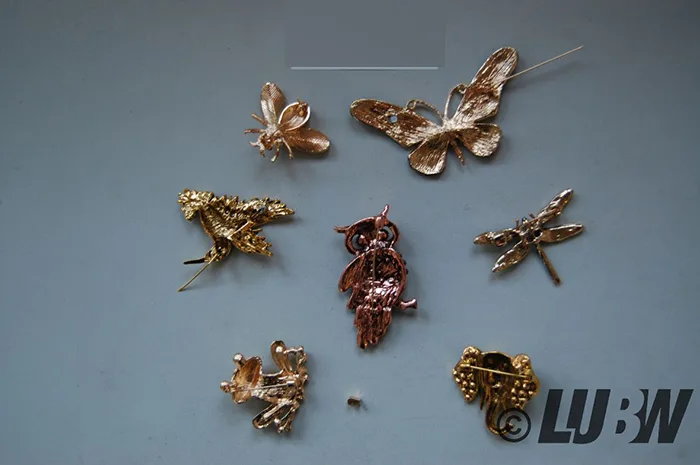 Brooches set