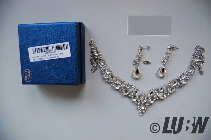 Necklace and earrings set