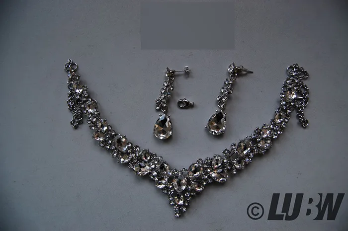 Necklace and earrings set