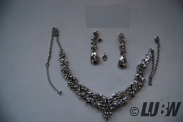 Necklace and earrings set