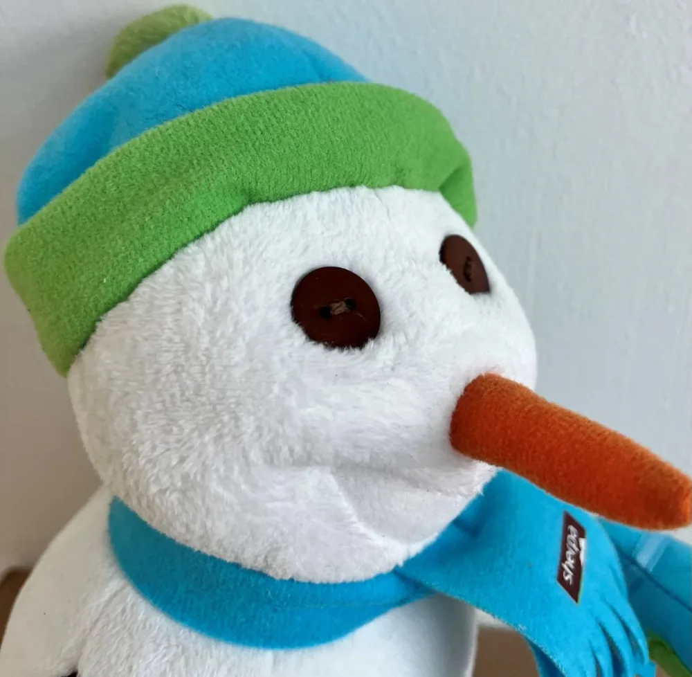 Peluche bonhomme de neige snowy