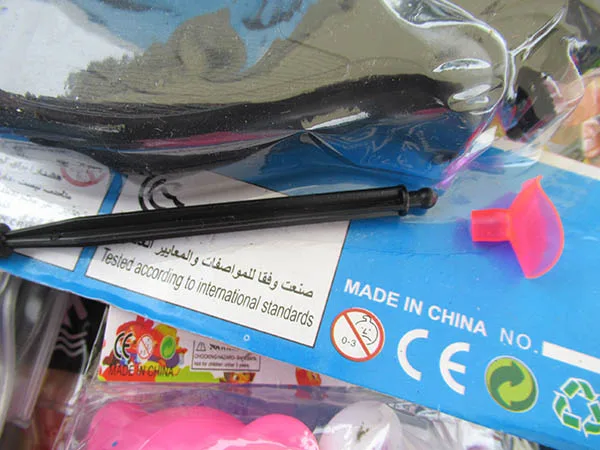 Toy gun with arrows
