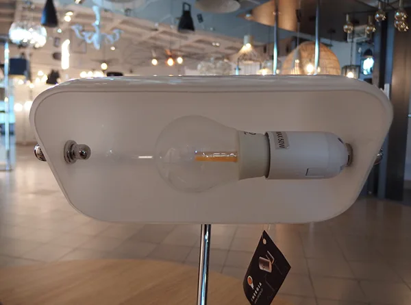 Desk lamp