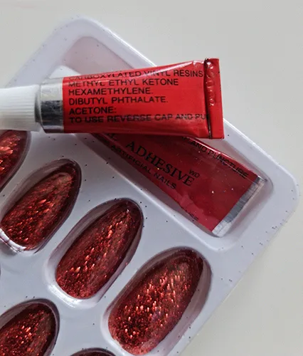 False nails with glue