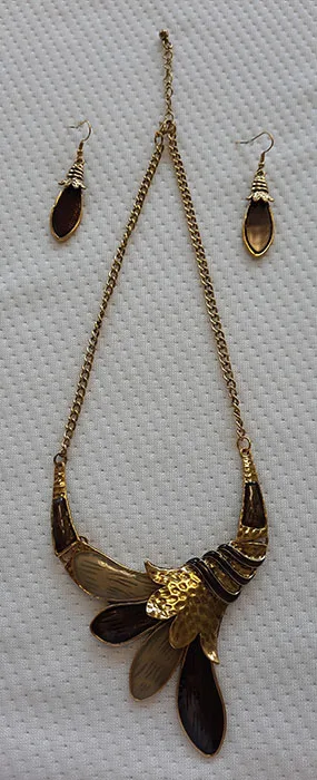 Necklace and earrings set