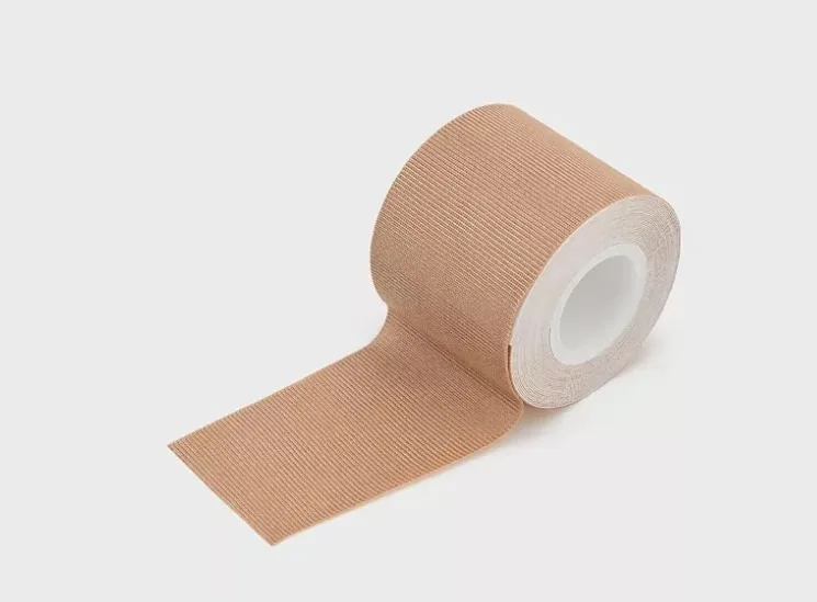 Rouleau et ruban adhésifs utilisés pour la poitrine