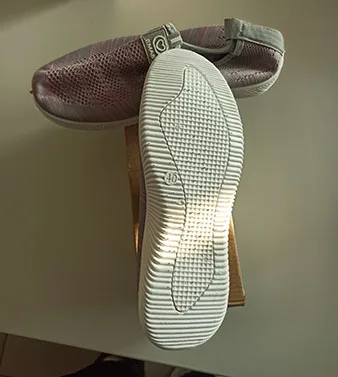 Women's flat shoes