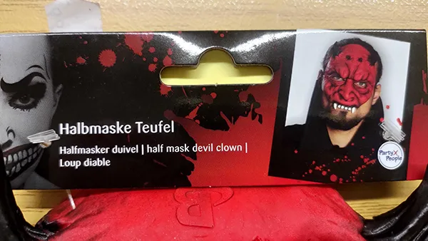 Fancy-dress mask