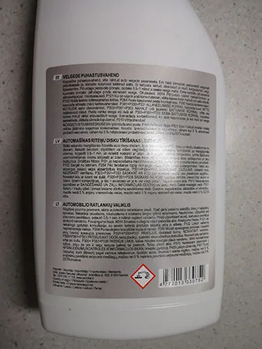 Car wheels cleaner