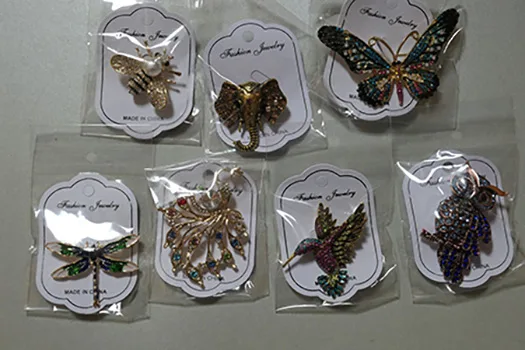 Brooch set
