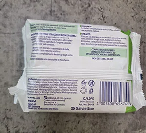 Make-up remover wipes