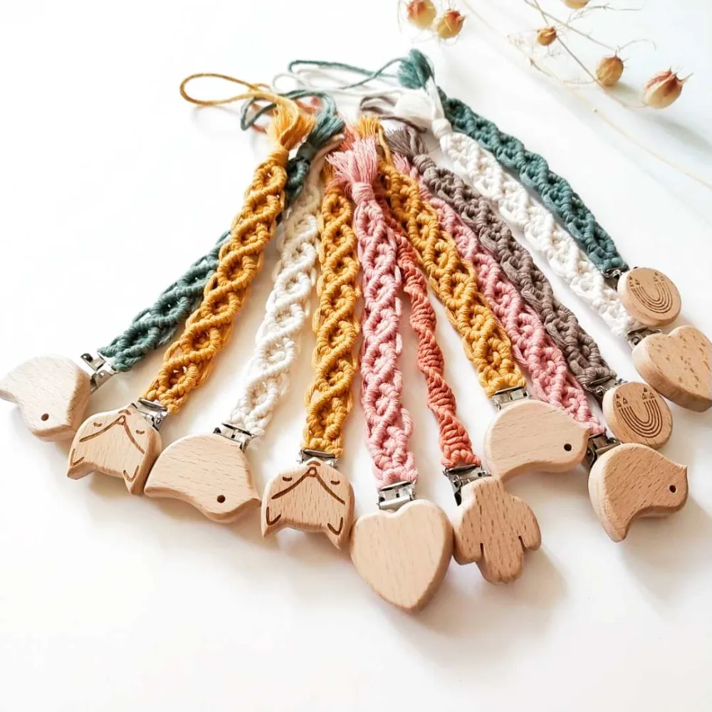 Attache tétine macramé