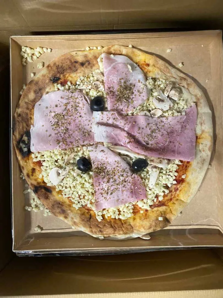 Pizza fabriquée sur place