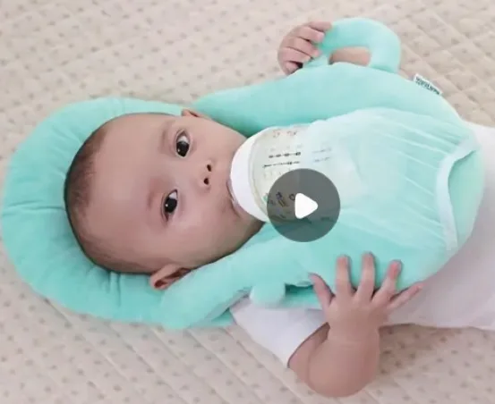 Baby self-feeding pillow