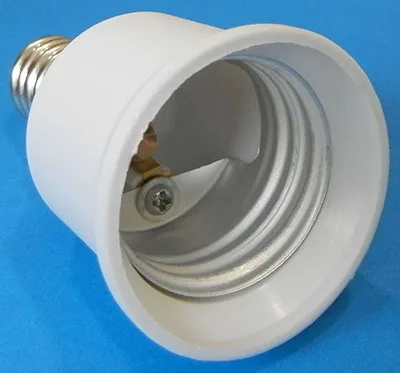 Lamp holder adaptor