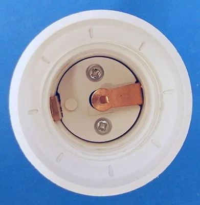 Lamp holder adaptor