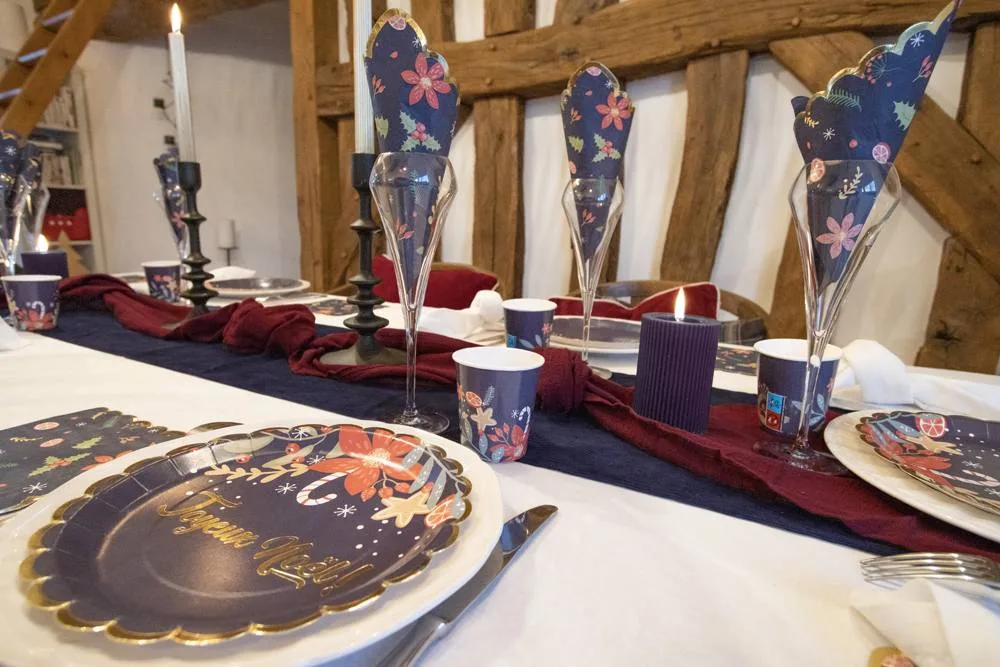 Assiettes festonnees 23cm nuit de noel x 8