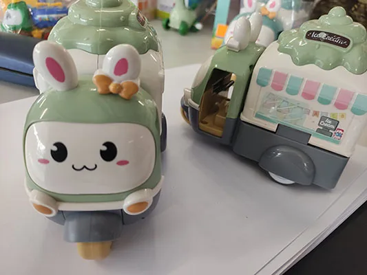 Toy car