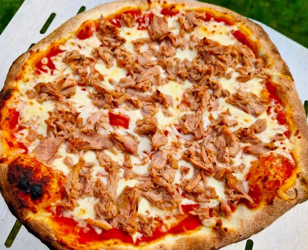 Pizza reine, pizza chèvre-miel, pizza alsacienne, pizza francomtoise, pizza au thon.